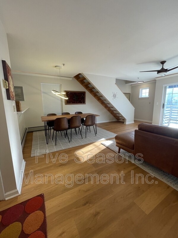 Building Photo - 352 Hildred Dr