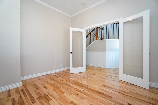 Building Photo - 2511 W Teano Dr