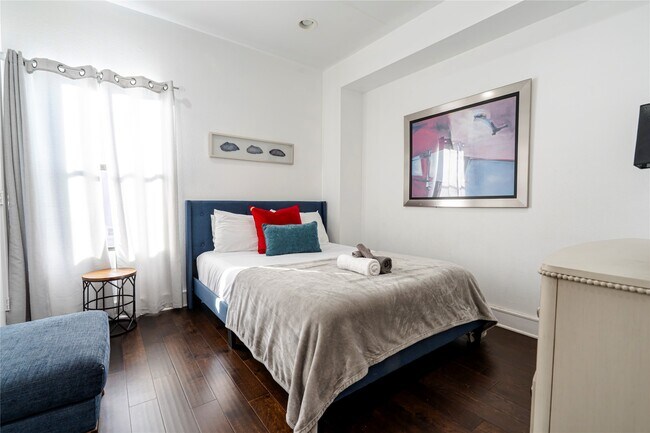 Building Photo - 1205 Summer St