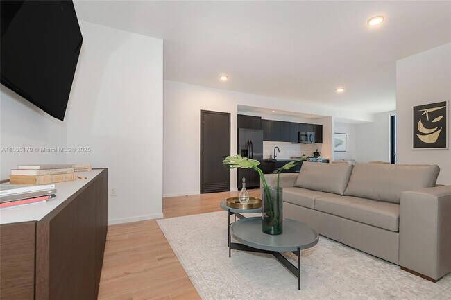 Building Photo - 398 NE 5th St