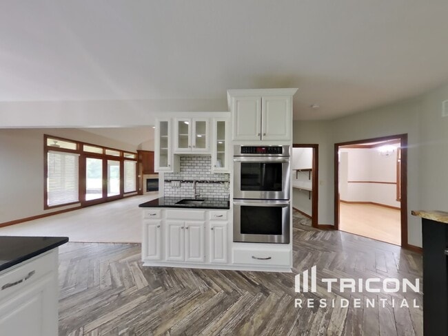 Building Photo - 6055 Fawnwood Dr