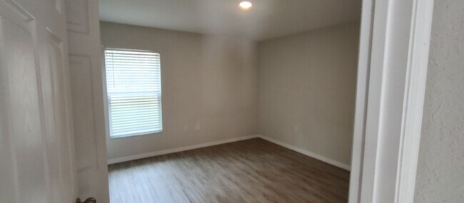 Building Photo - 9514 Camel Dr