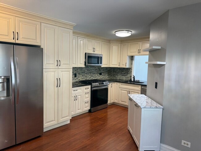 Building Photo - 230 Woodstone Cir