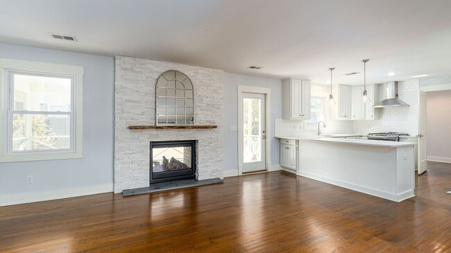 Building Photo - 3 Bedroom 3 Bath House in Parish Place - M...