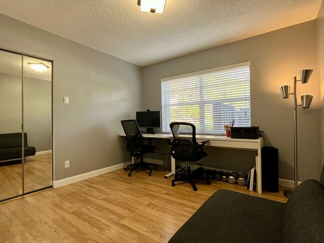 Building Photo - 13720 SW 90th Ave