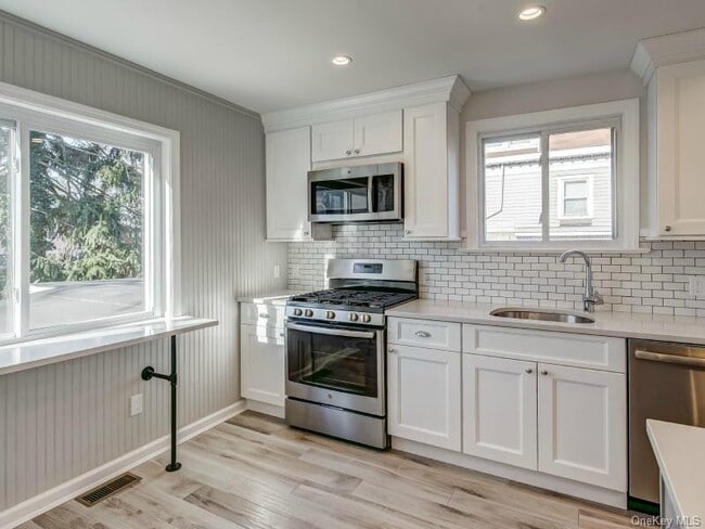 Building Photo - 232 Franklin Ave