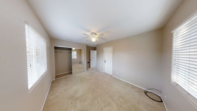 Building Photo - HUGE 10BR House on Montezuma!! - Large Private Parking Lot & Courtyard! - Right Next to Campus (L...