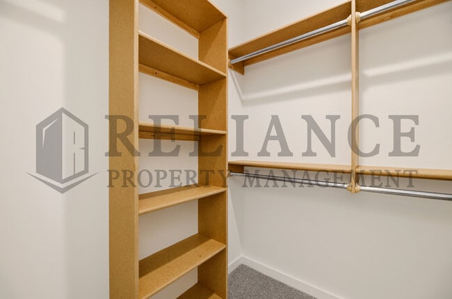 Building Photo - 5247 N Pinecrest Ct