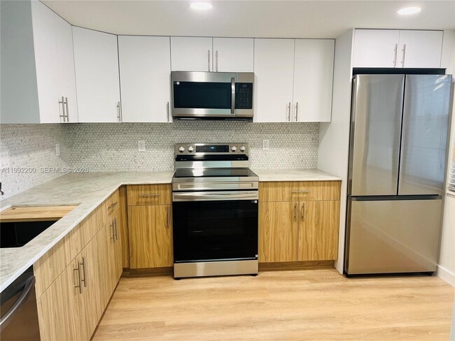 Building Photo - 2402 Antigua Cir