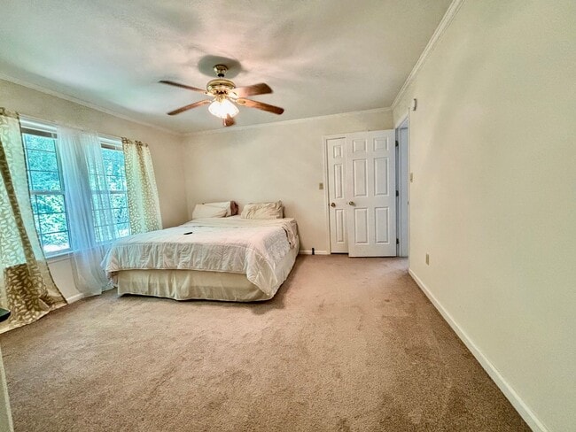 Building Photo - 2 Bedroom, 2 Bathroom Home Available in Ca...