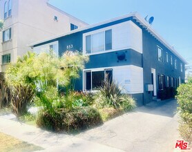 Building Photo - 853 N Hudson Ave