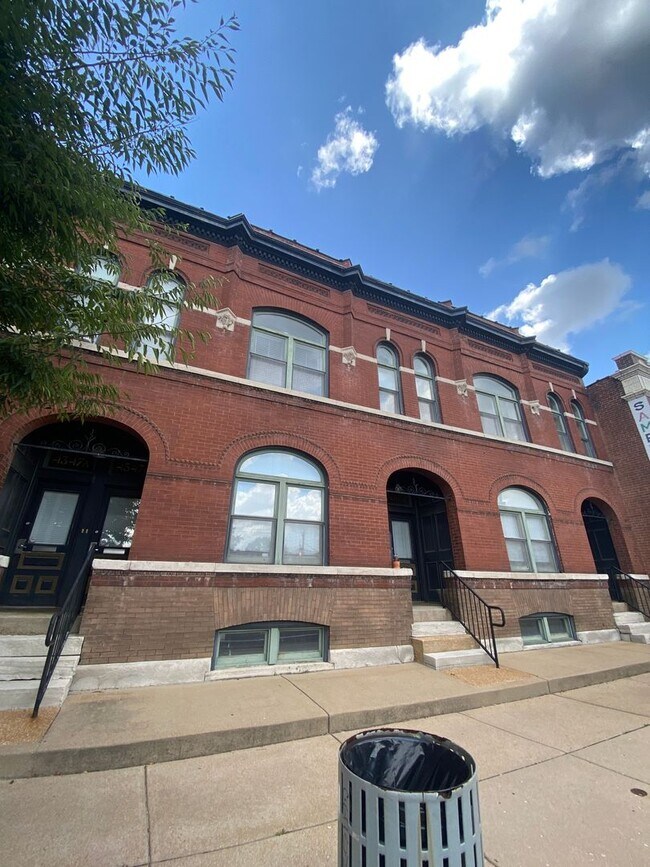 Building Photo - Available now! Cozy Updated 1 Bed 1 Bath in the Grove with W/D included!