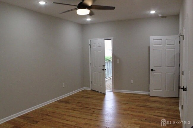 Building Photo - 120 Forest Dr