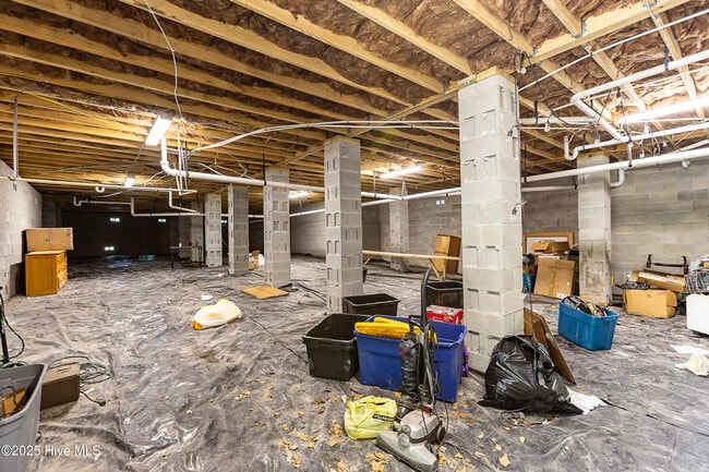 Building Photo - 218 Spring Dr