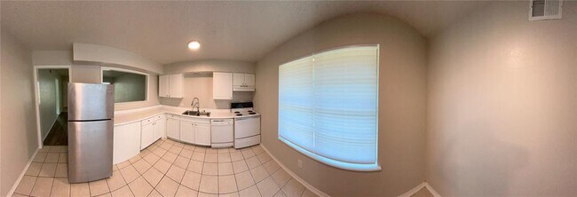 Building Photo - 401 NW 24th St