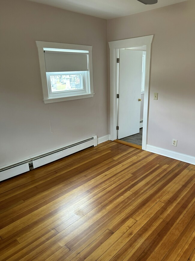 Building Photo - 325 Daggett Avenue, Unit 1