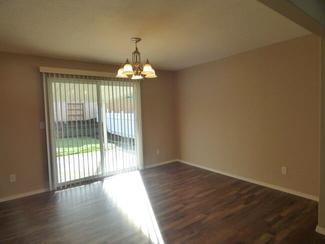 Building Photo - 3 bed 2.5 bath House in Stayton!! Close to...