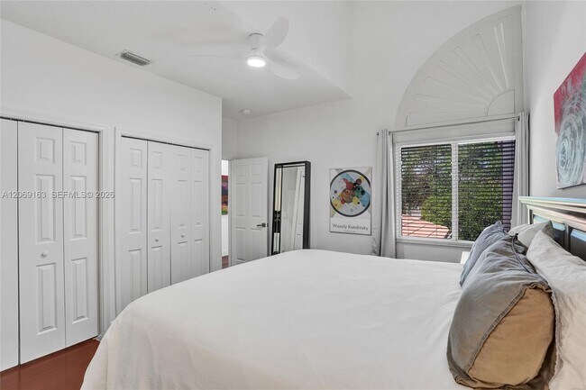 Building Photo - 644 W Palm Aire Dr