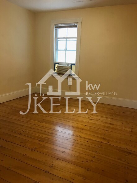 Building Photo - 192 Hillside St