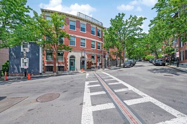 Building Photo - 58 Winthrop St