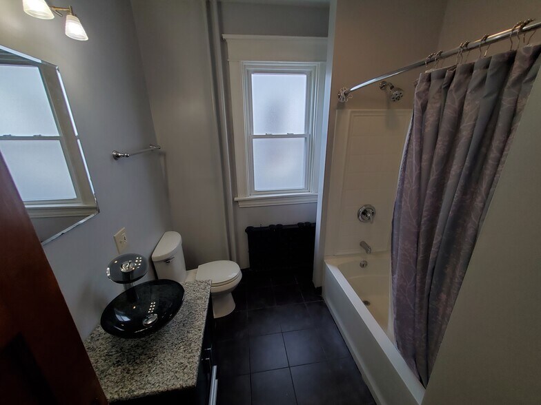 Building Photo - 208 Ontario St