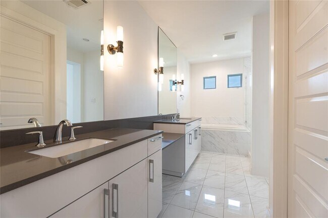 Building Photo - 11502 Royal Tower Pl