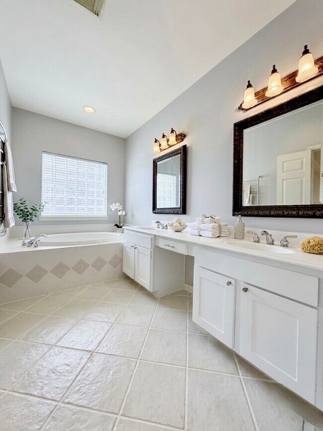 Building Photo - 7202 Harmony Cove