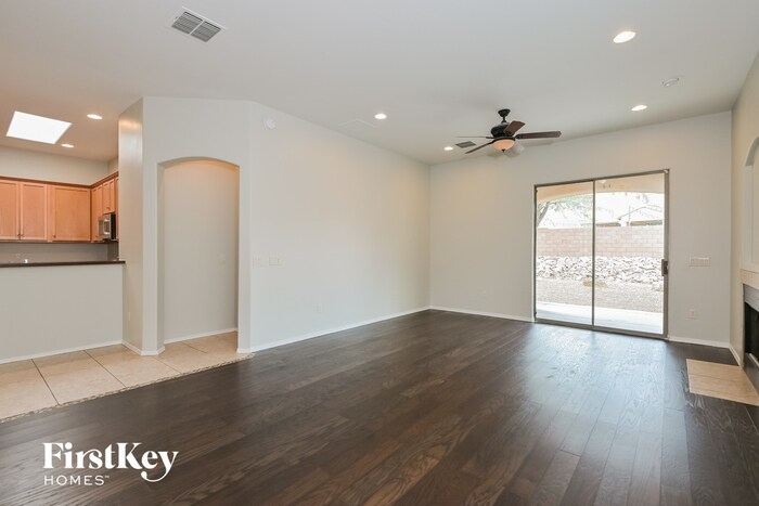 Building Photo - 10423 S Painted Mare Dr