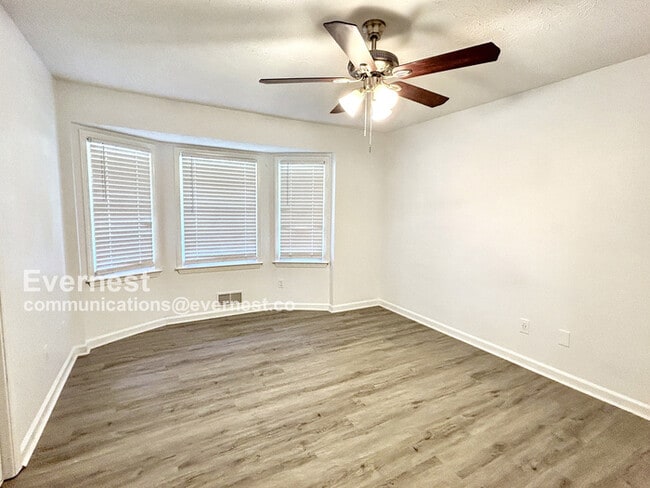 Building Photo - 704 Wilkes Dr