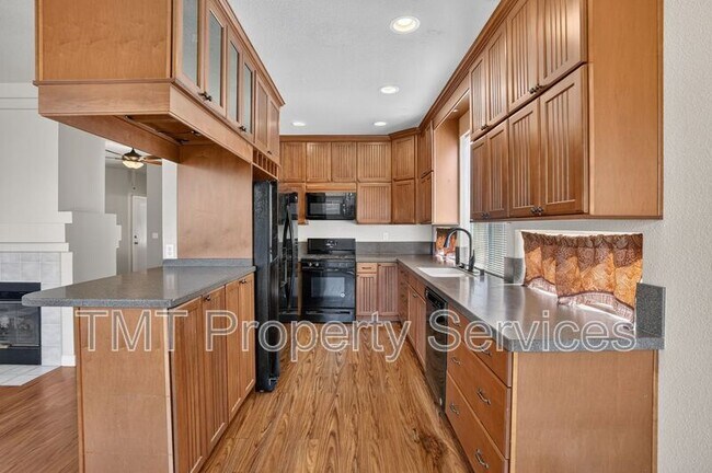 Building Photo - 8874 Mandalay Way
