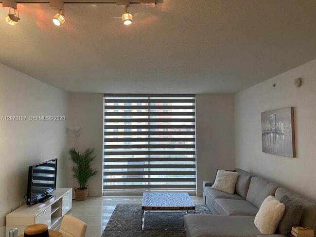 Building Photo - 2775 NE 187th St