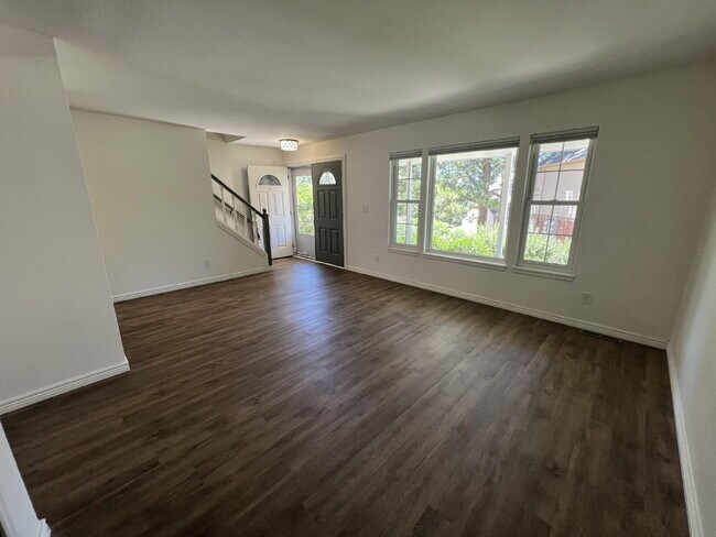 Building Photo - 7052 E Briarwood Dr
