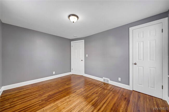 Building Photo - 206 Wrexham Ct N