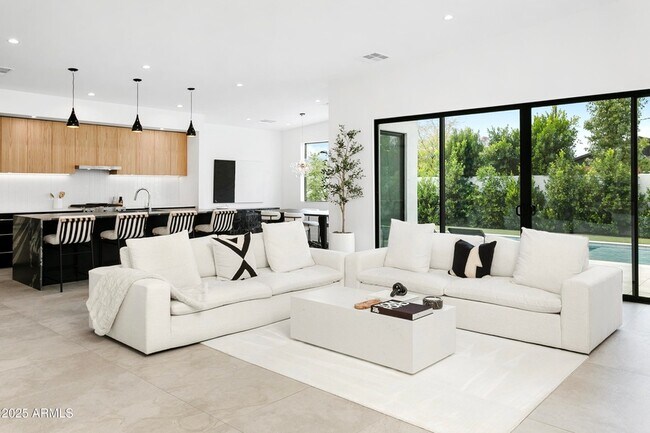 Building Photo - 4002 N 33rd Pl