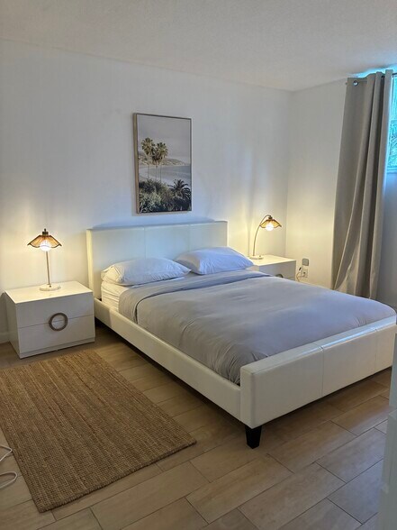 Building Photo - 5300 NE 24th Ter