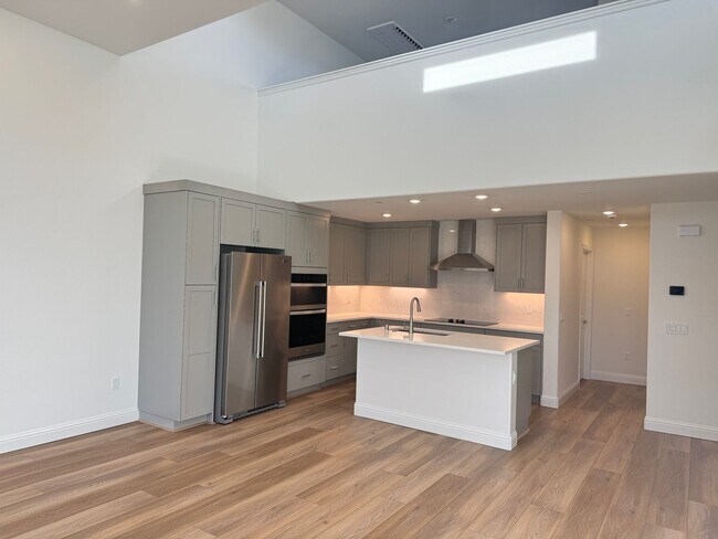 Building Photo - New Luxury Townhouse in Saratoga