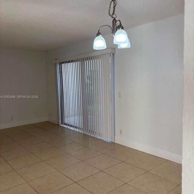Building Photo - 1502 Lake Crystal Dr