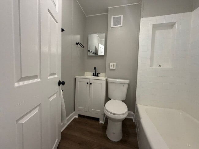 Building Photo - Three Bedroom Home In Baltimore City