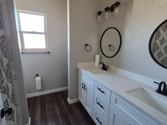 Building Photo - 1245 La Sienna