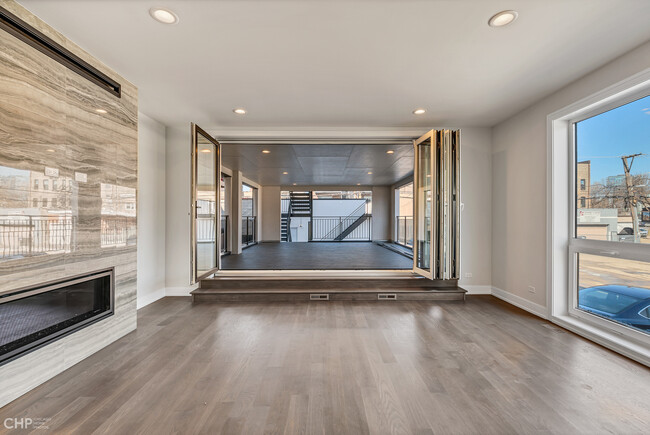 Building Photo - 1328 W Hubbard St