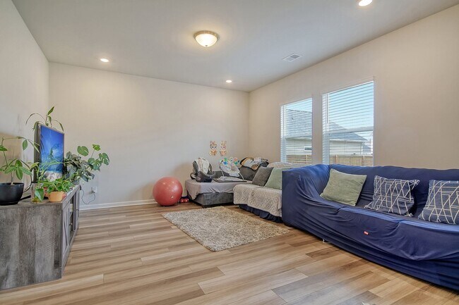Building Photo - Spacious Moncks Corner Home