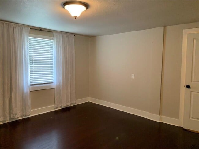 Building Photo - 1002 Forest St