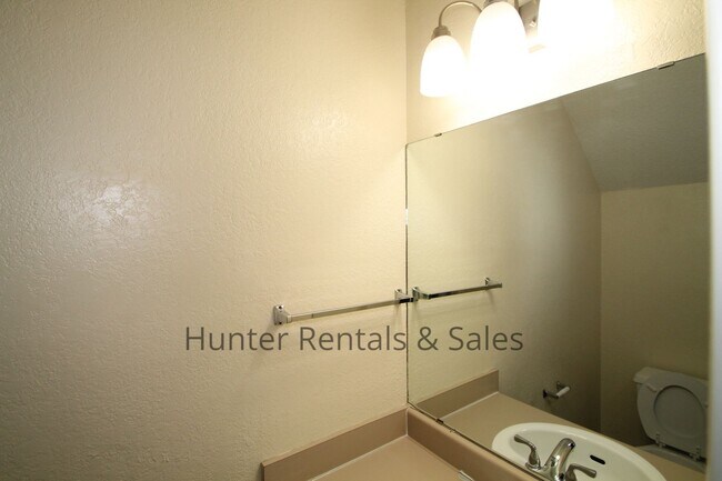 Building Photo - 2601 Bermuda Dr