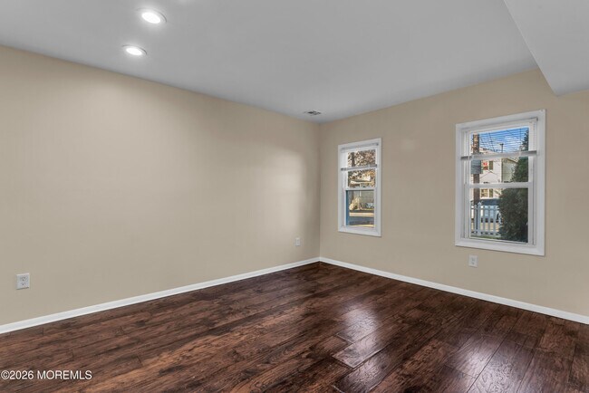 Building Photo - 148 Dewitt Ave