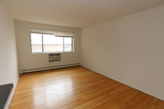 Building Photo - 535 W Aldine Ave