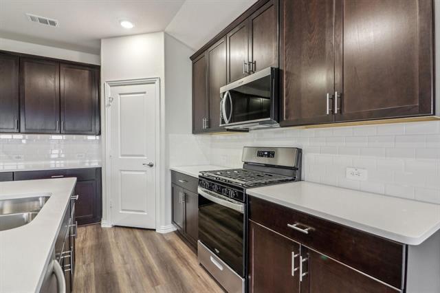 Building Photo - 711 Easthill Dr