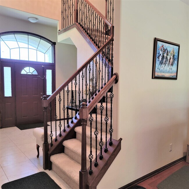 Building Photo - 520 Golden Eagle Ct