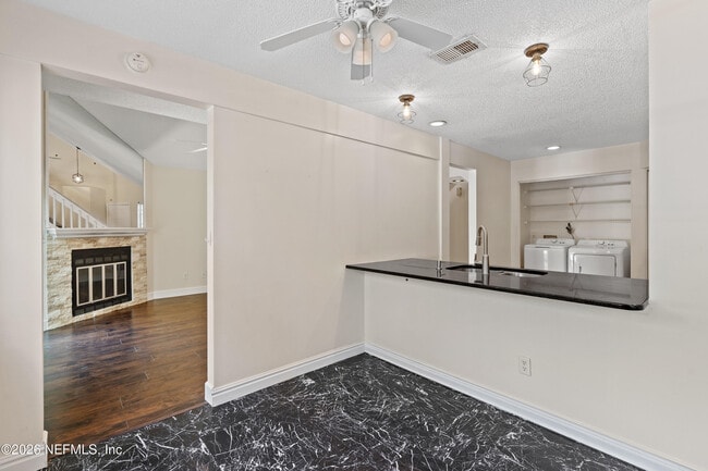 Building Photo - 9960 Moorings Dr