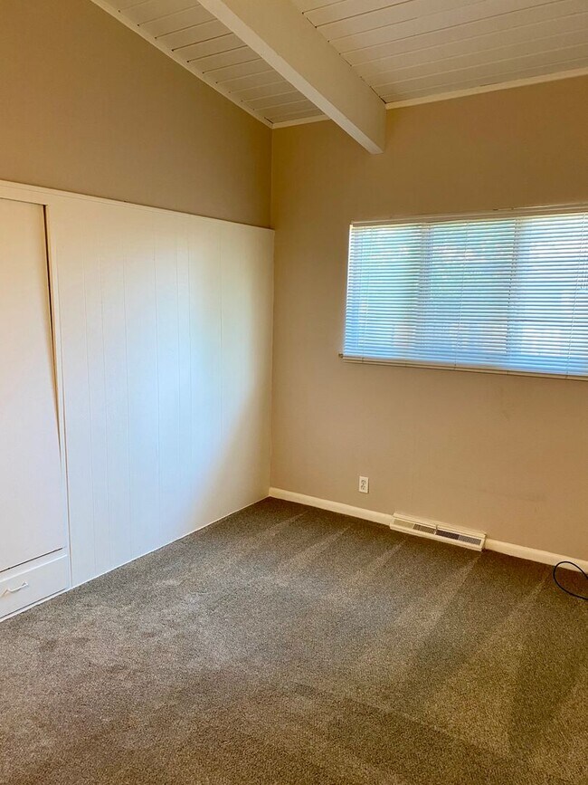 Building Photo - Available for 2025-2026 Fall Pre-Leasing: ...