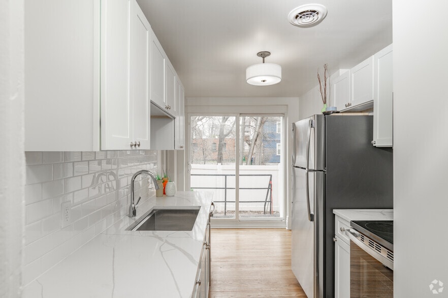 2BR, 1BA - 800SF - Kitchen - The Pembroke